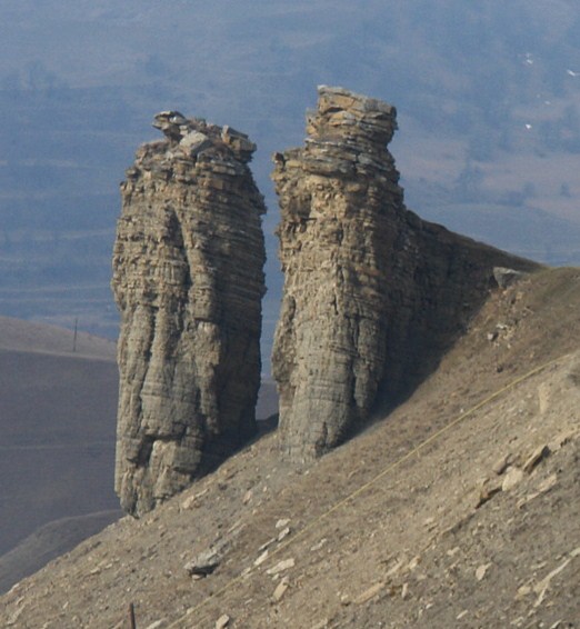 скалы - близнецы.